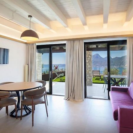 קסטלטו די ברנזונה Villa Divina - Apt Prima Con Piscina E Vista Lago מראה חיצוני תמונה