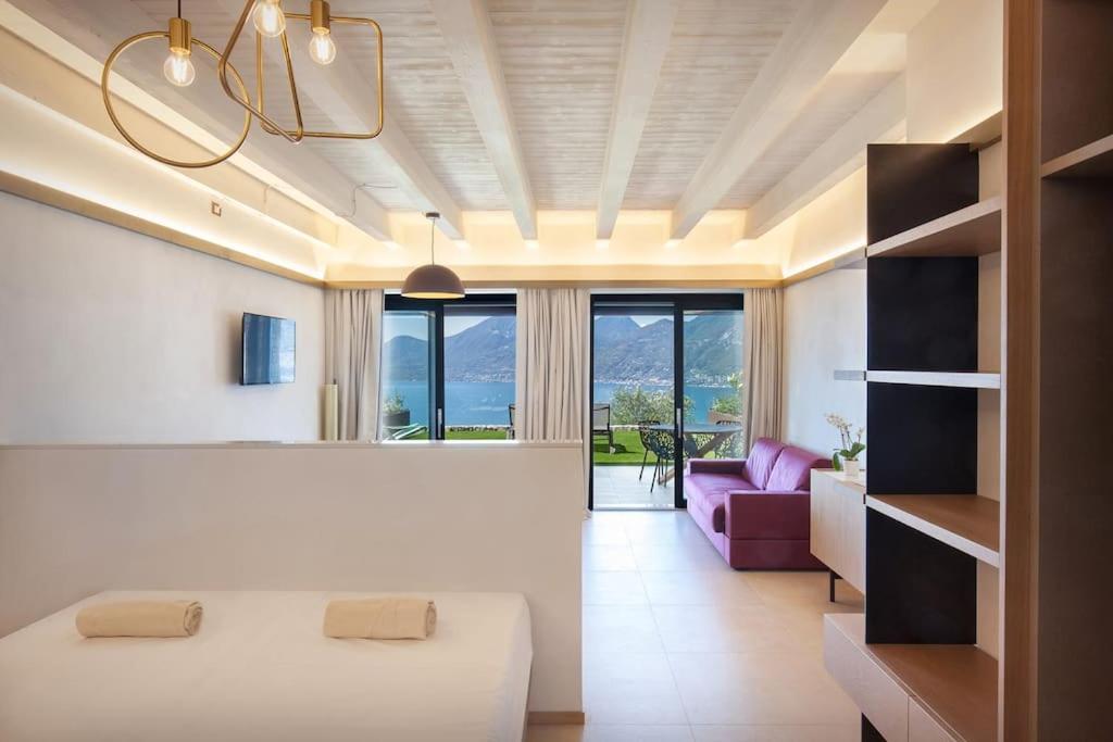 קסטלטו די ברנזונה Villa Divina - Apt Prima Con Piscina E Vista Lago מראה חיצוני תמונה
