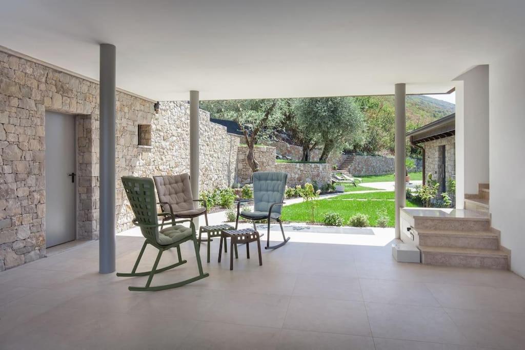 קסטלטו די ברנזונה Villa Divina - Apt Prima Con Piscina E Vista Lago מראה חיצוני תמונה