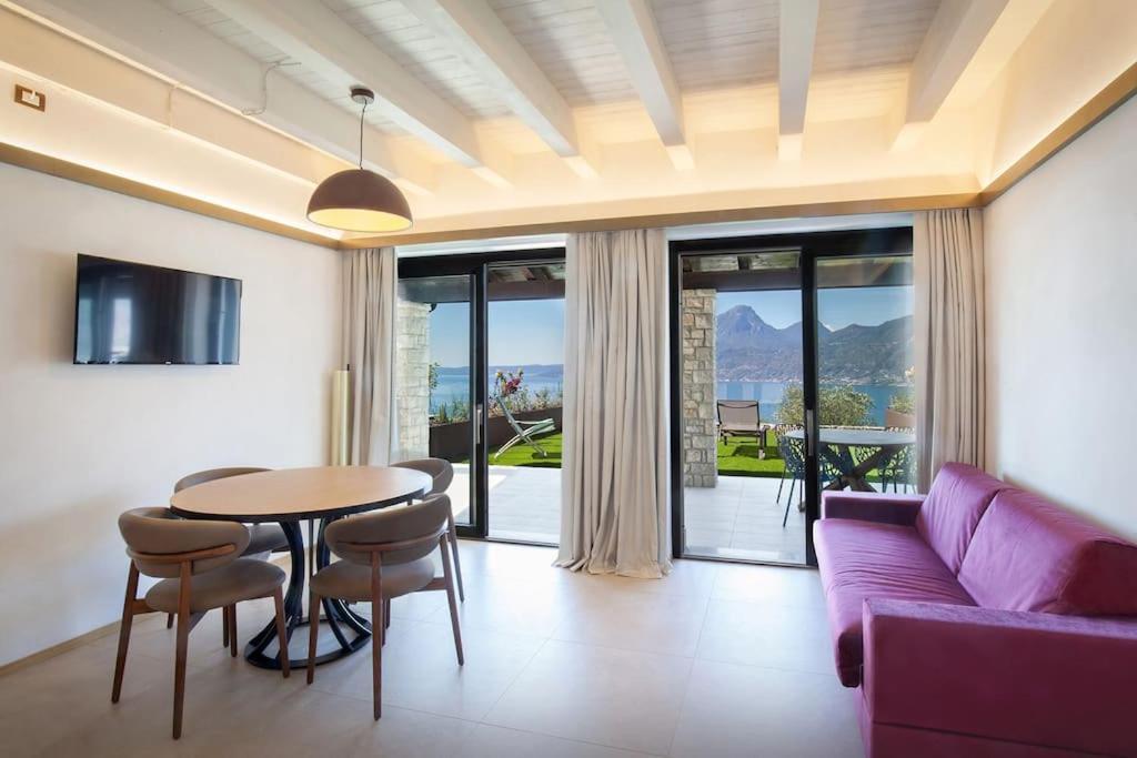 קסטלטו די ברנזונה Villa Divina - Apt Prima Con Piscina E Vista Lago מראה חיצוני תמונה